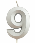 Silberne Geburtstagskerze in Form einer Zahl "9"