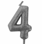 Silberne Geburtstagskerze in Form einer Zahl "4"