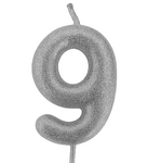 Silberne Geburtstagskerze in Form einer Zahl "9"